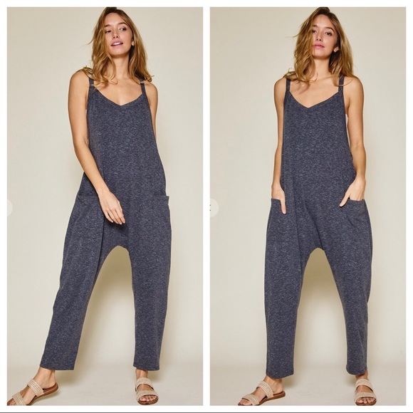 32 Fabulous sleeveless Harem Jumpsuit - Picture 4 of 6
